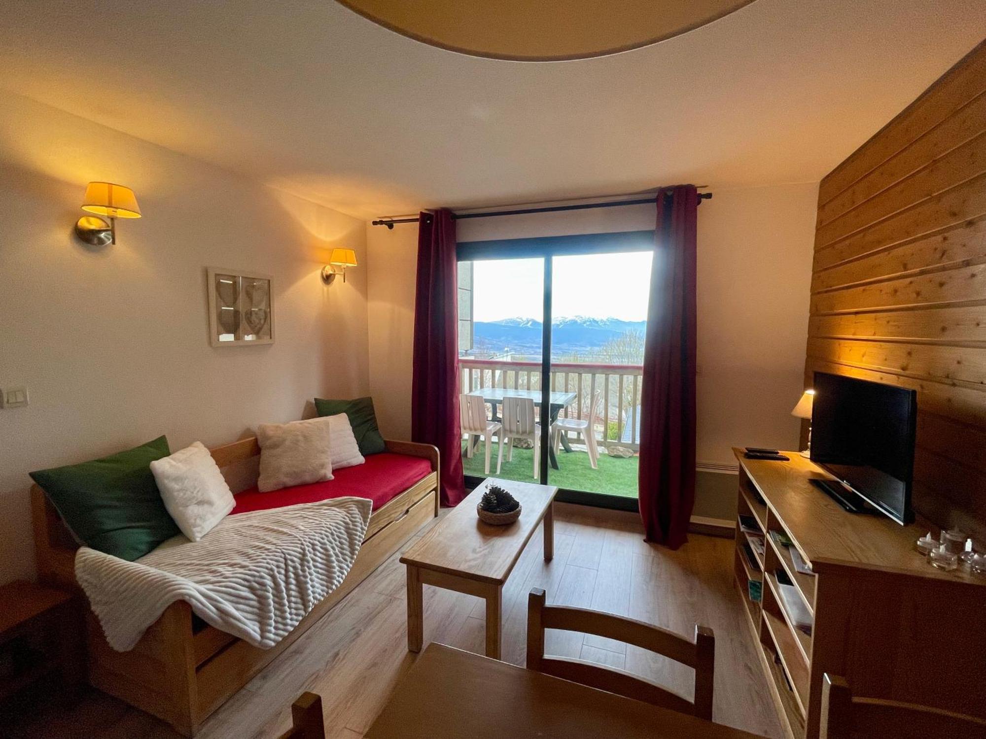 Charmant T3 Avec Vue Montagne Et Parking Privatif Font-Romeu-Odeillo-Via Luaran gambar