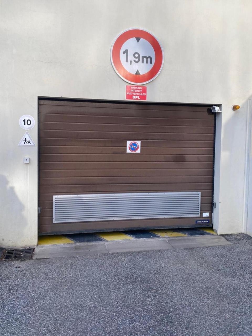 Charmant T3 Avec Vue Montagne Et Parking Privatif Font-Romeu-Odeillo-Via Luaran gambar